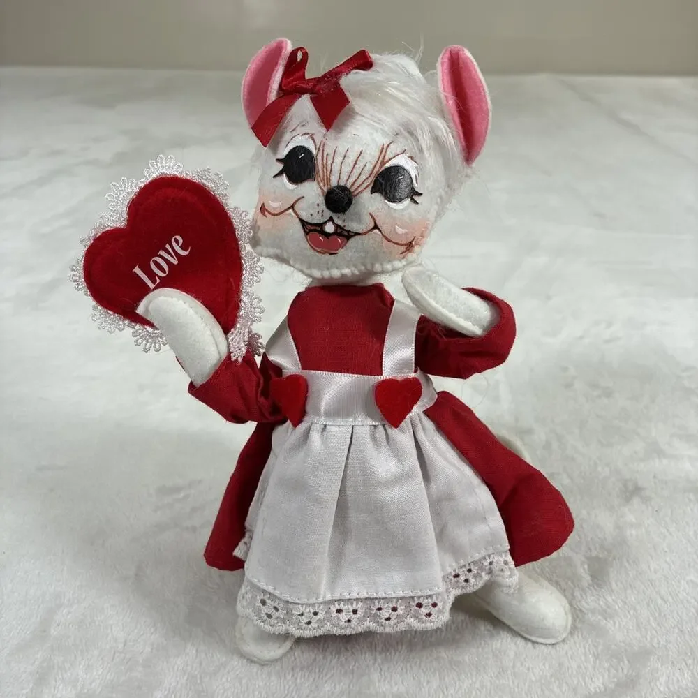 Annalee 8in Valentine Girl Mouse Item #100416 - 2016 Benefits Charity
